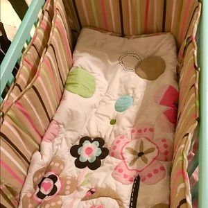 DARLING CRIB SET!